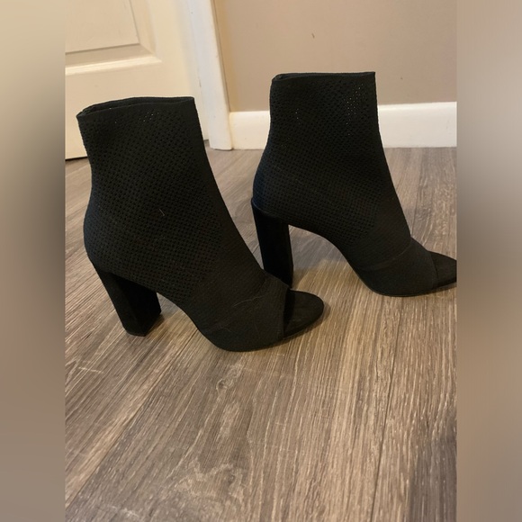 Kenneth Cole New York, Women's Dahvi Peep-Toe Ankle Booties, 6.5,Like New,No Box - Picture 13 of 15